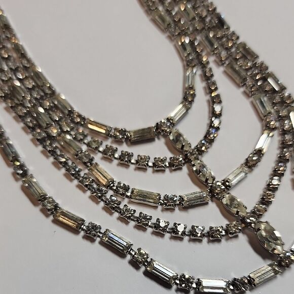 Elegant Silver Vintage Necklace - Picture 2 of 8
